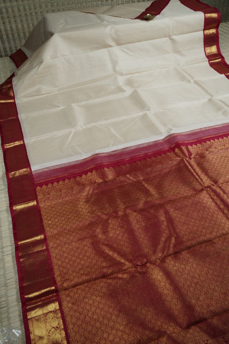 Beige Kanchipuram Silk Sarees with Gold Zari Plain view 2