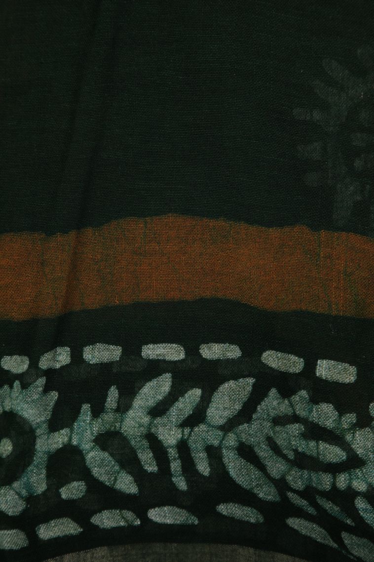Bottle Green Cotton Sarees with Without Zari Zari Buttis (small Dots Or Motifs) view 3