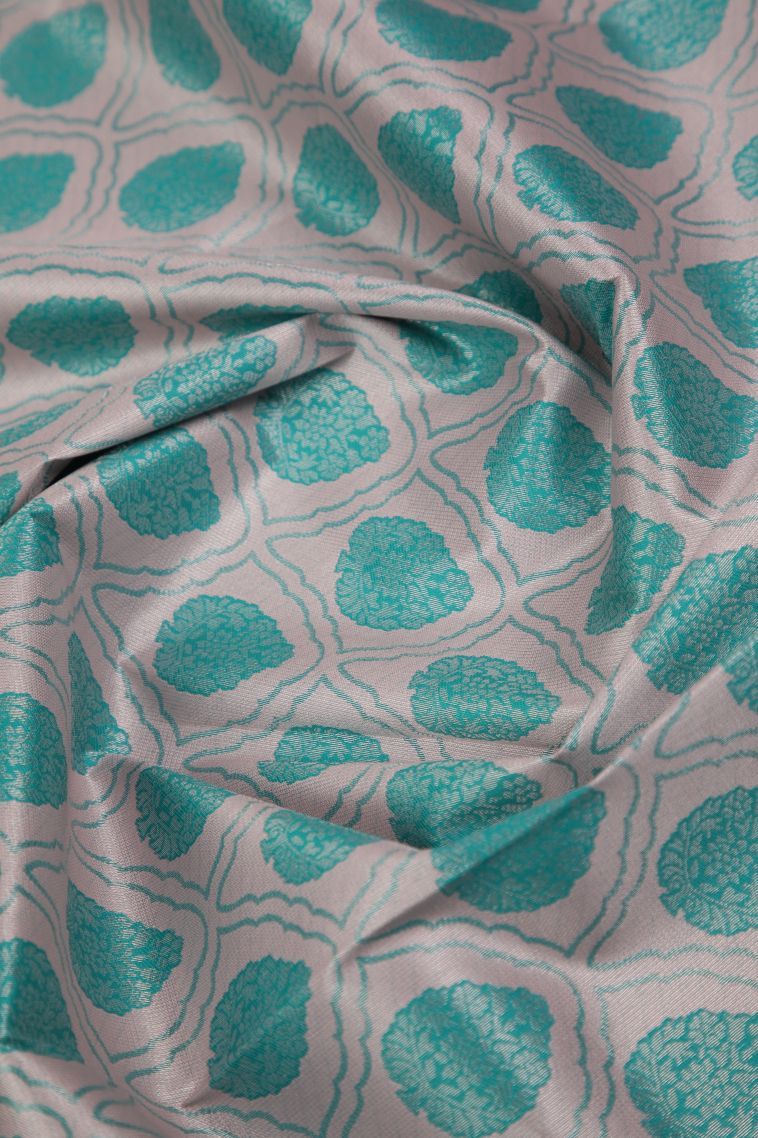 Crepe Pink Visiri Madippu Silk Sarees with Silver Zari Floral Patterns view 4