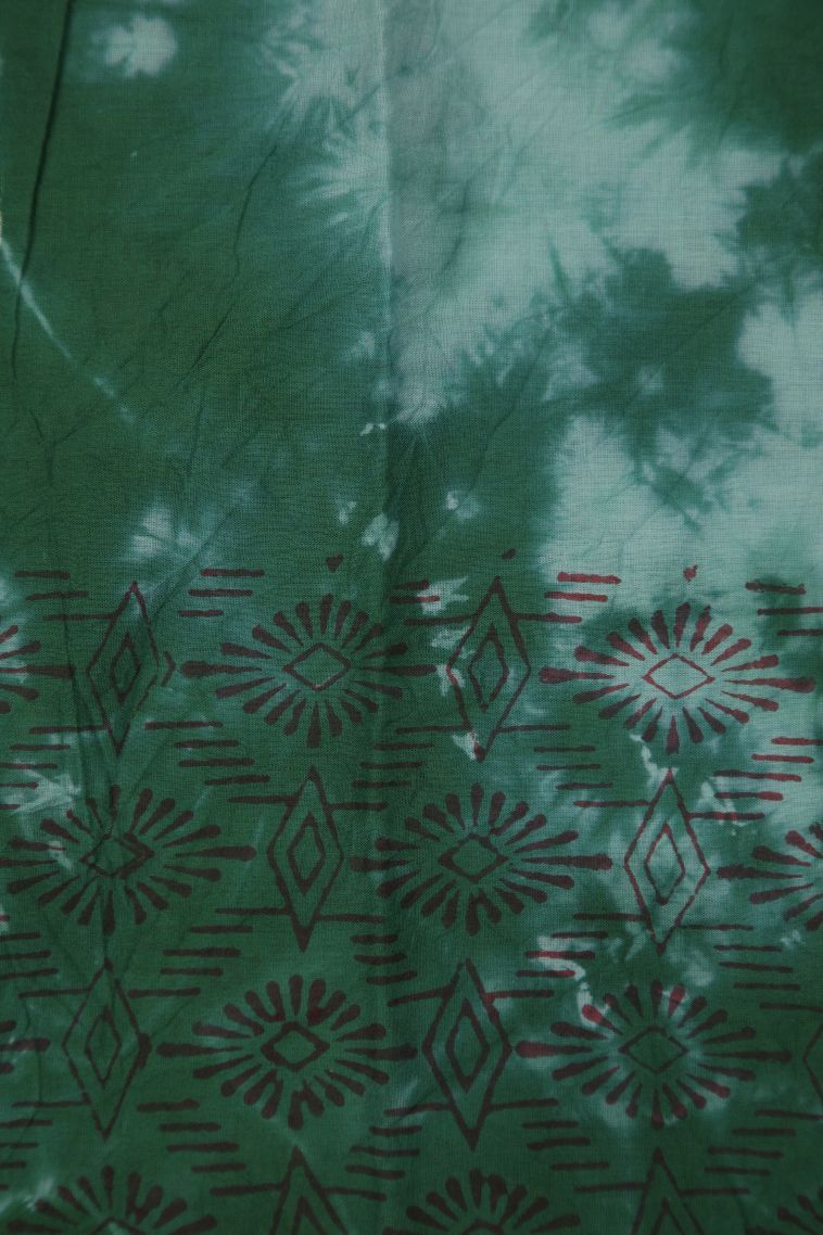 Bottle Green Cotton Sarees with Without Zari Zari Buttis (small Dots Or Motifs) view 3