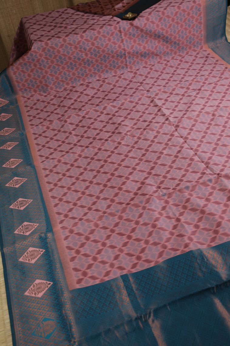 Crepe Pink Apoorva Silk Sarees with Copper Zari Geometric Shapes view 2