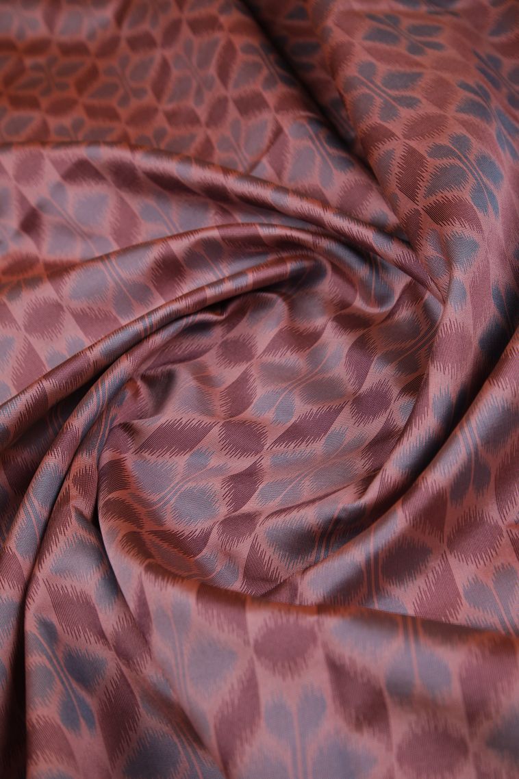 Crepe Pink Apoorva Silk Sarees with Copper Zari Geometric Shapes view 4