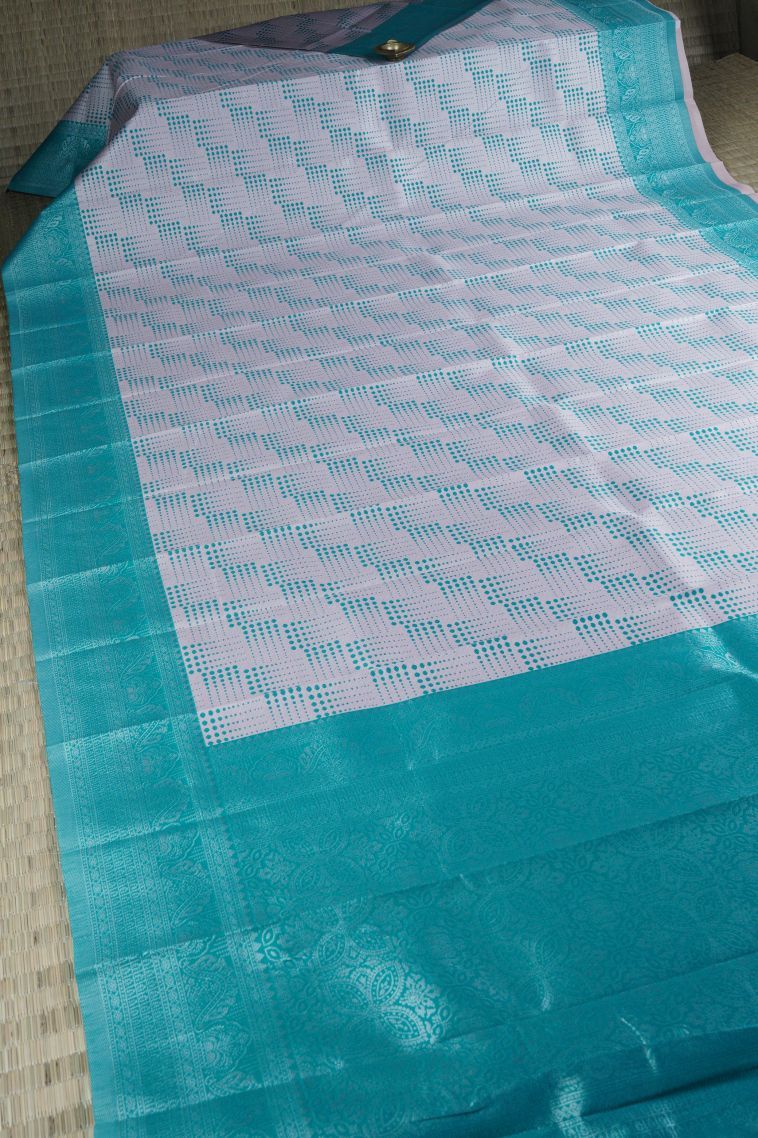 Crepe Pink Visiri Madippu Silk Sarees with Silver Zari Geometric Shapes view 2