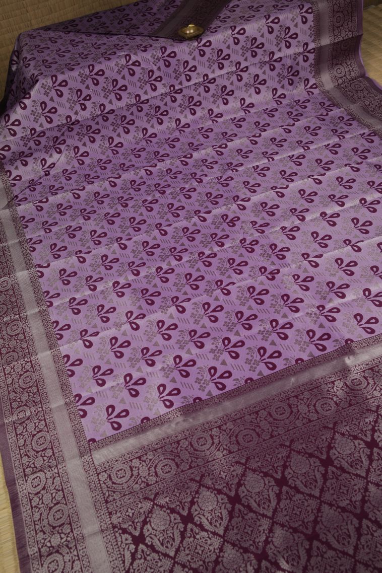 Iris Purple Visiri Madippu Silk Sarees with Silver Zari Floral Patterns view 2