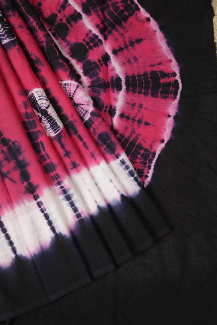 Rock Black Cotton Sarees with Without Zari Zari Geometric Shapes view 1