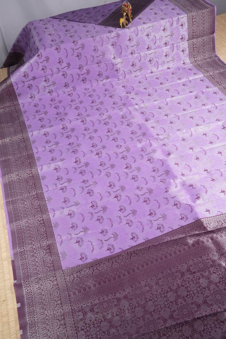 Lavender Purple Visiri Madippu Silk Sarees with Silver Zari Floral Patterns view 2
