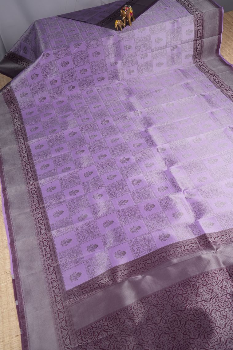 Orchid Purple Visiri Madippu Silk Sarees with Silver Zari Floral Patterns view 2