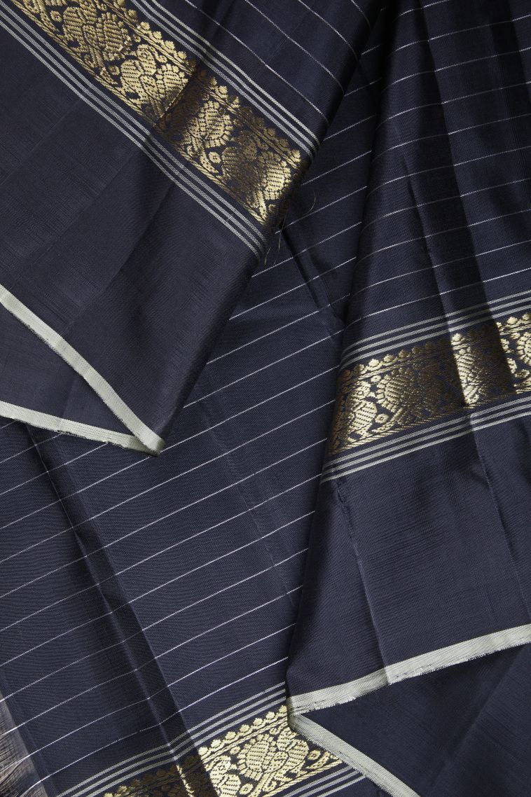 Magenta  Pink Kanchipuram Silk Sarees with Gold And Silver Zari Checks view 3