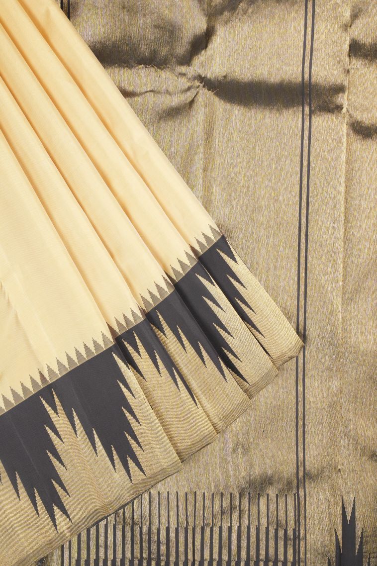 Cream White Kanchipuram Silk Sarees with Without Zari Zari Plain view 1