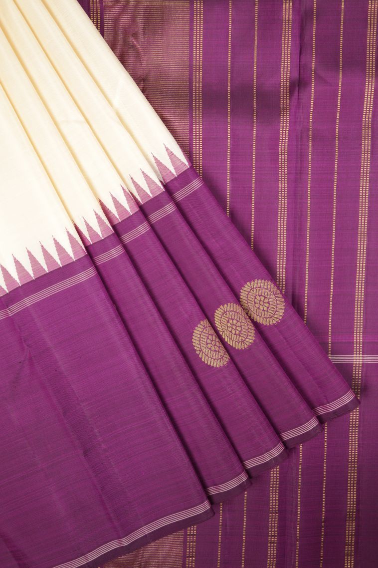 Cream White Kanchipuram Silk Sarees with Without Zari Zari Plain view 1