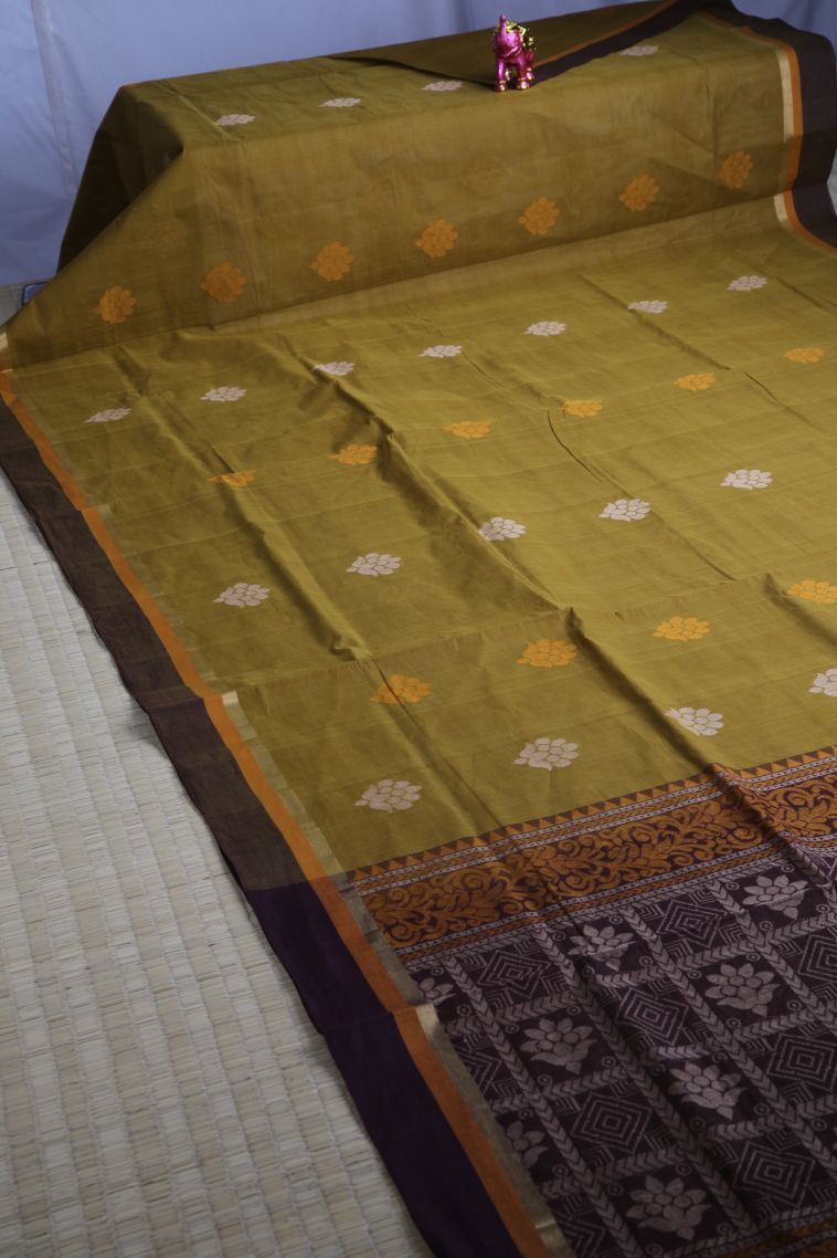 Pickle Green Pure Handloom Kovai Cotton with Without Zari Zari Floral Patterns view 2