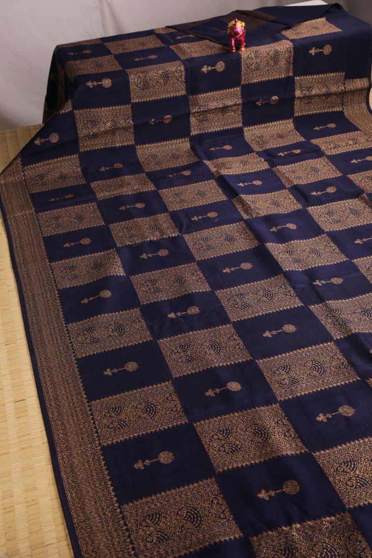 Berry Blue Banaras Sarees with Gold Zari Geometric Shapes view 2