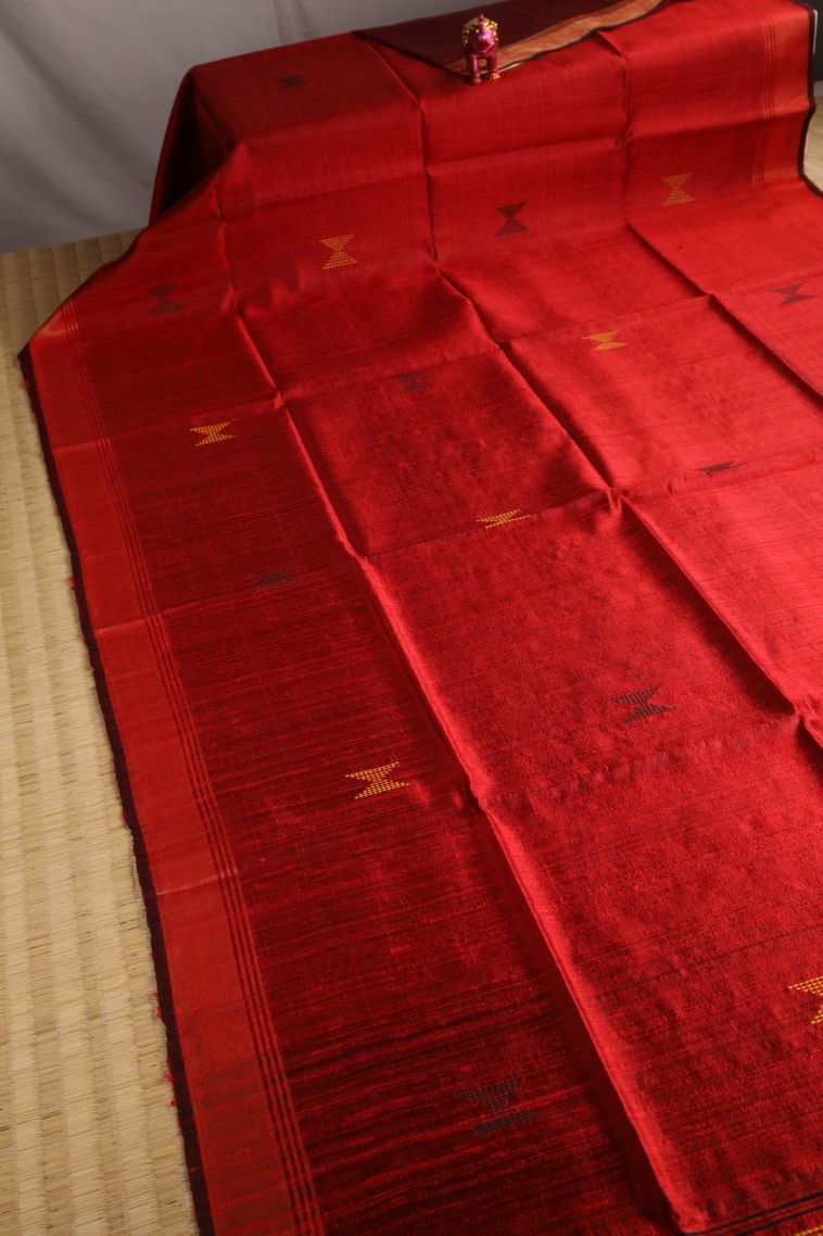 Dawn Red Jute Sarees with Gold Zari Geometric Shapes view 2
