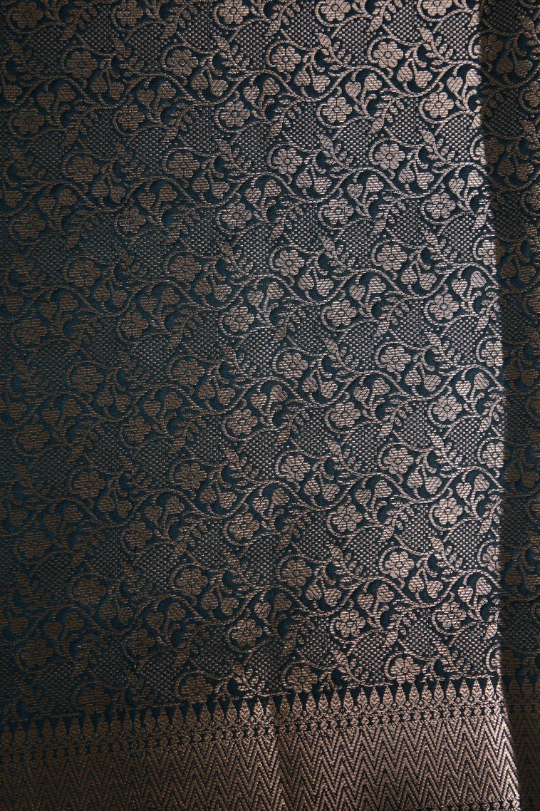 Mulberry Purple Jute Sarees with Gold Zari Buttis (small Dots Or Motifs) view 3