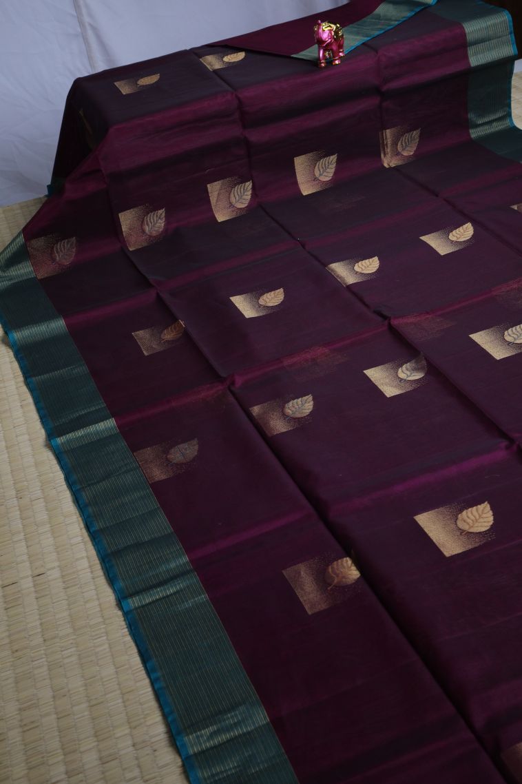 Sangria Purple Silk Cotton Sarees with Gold Zari Floral Patterns view 2