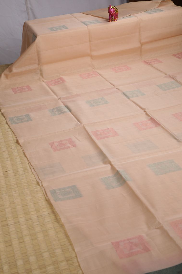 Salmon Pink Silk Cotton Sarees with Silver Zari Floral Patterns view 2