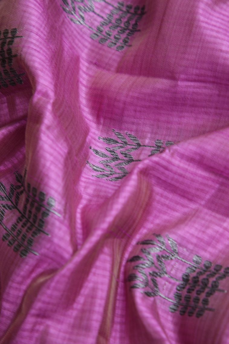 Taffy Pink Raw Silk Sarees with Without Zari Zari Floral Patterns view 4