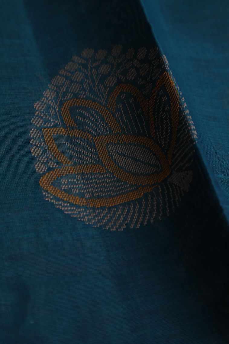 Ocean Blue Pure Handloom Kovai Cotton with Without Zari Zari Floral Patterns view 4