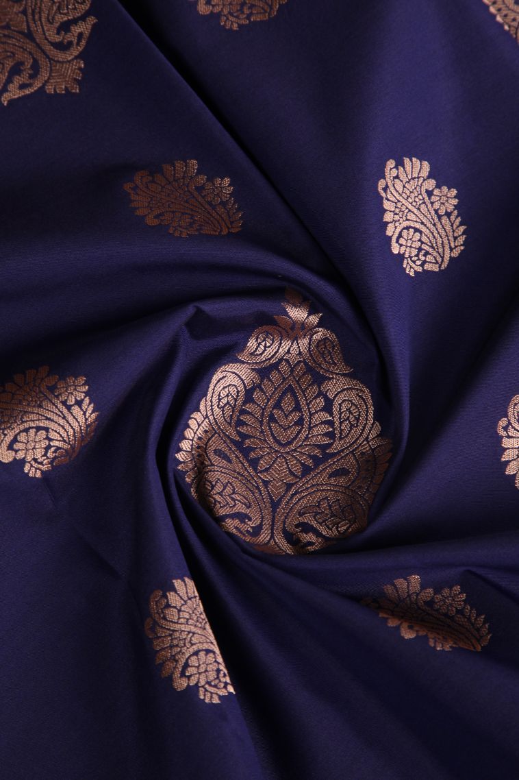 Berry Blue Visiri Madippu Silk Sarees with Copper Zari Thilagam Puttas view 4