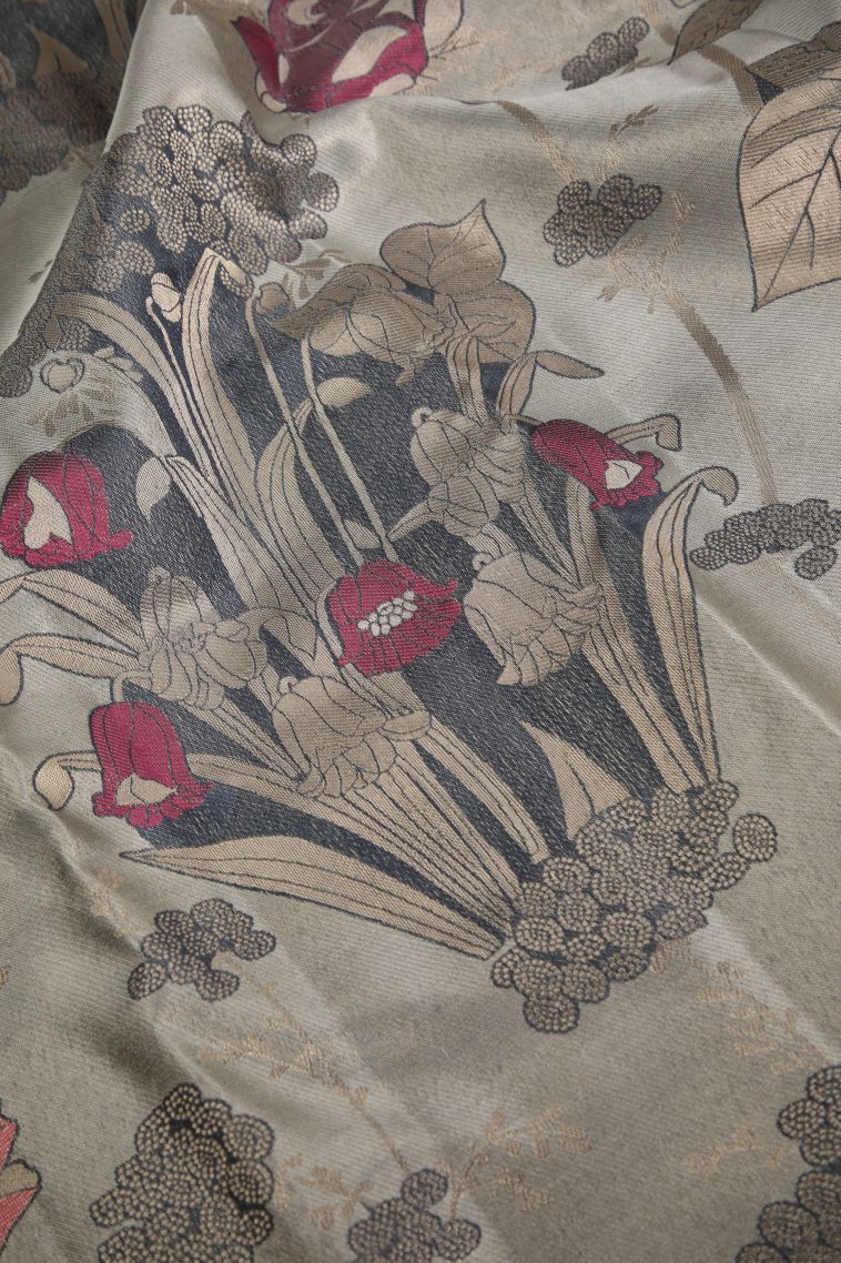 Gray Black Silk Sarees with Gold Zari Floral Patterns view 4