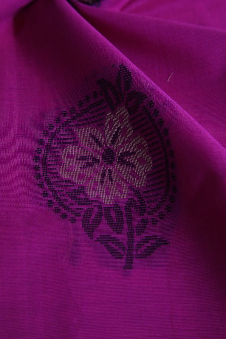 Magenta  Pink Pure Handloom Kovai Cotton with Without Zari Zari Floral Patterns view 4