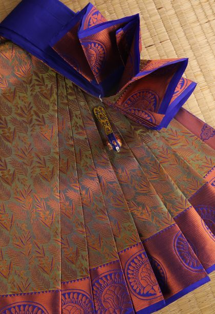 Paris Green Visiri Madippu Silk Sarees with Copper Zari Floral Patterns