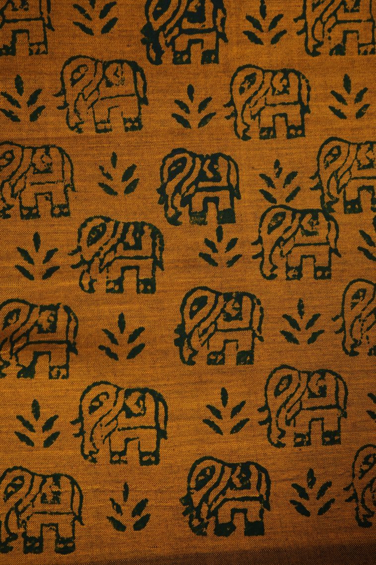 Pine Green Poly Cotton Sarees with Without Zari Zari Eliphant Mottif view 3