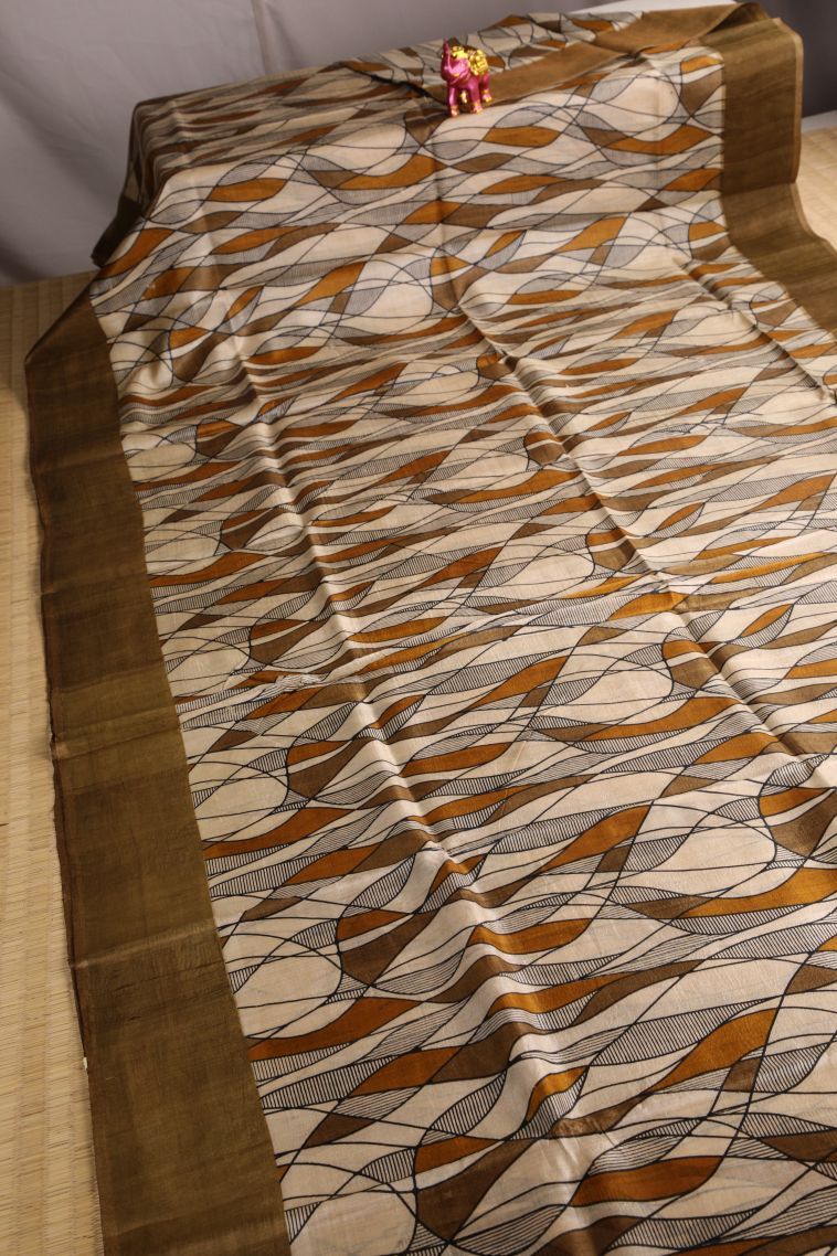 Peanut Brown Tussar Saree with Gold Zari Geometric Shapes view 2